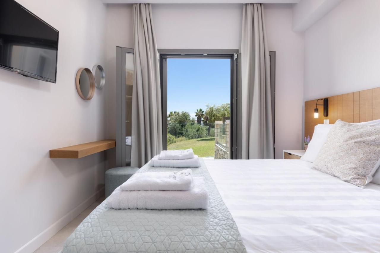 Onore Luxury Suites Kato Korakiana ภายนอก รูปภาพ